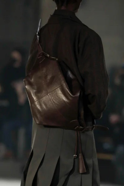 Look 12